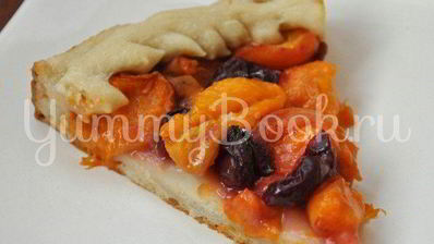 дрожжевой пирог с фруктами и ягодами