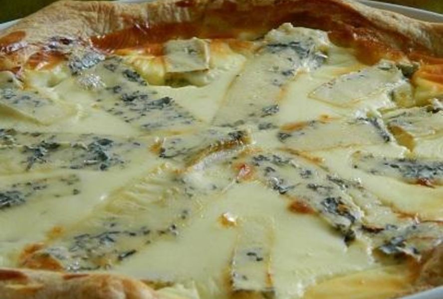 Грушевый пирог с сыром дор блю