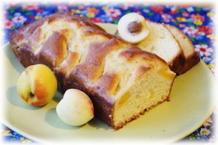 Йогуртовый пирог с персиками в сливочной заливке