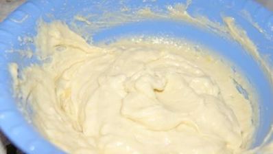 йогуртовый пирог с персиками в сливочной заливке