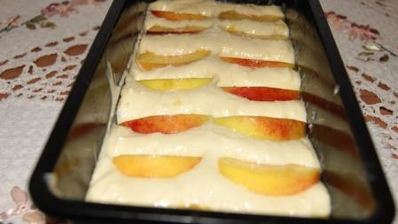 йогуртовый пирог с персиками в сливочной заливке