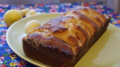 йогуртовый пирог с персиками в сливочной заливке