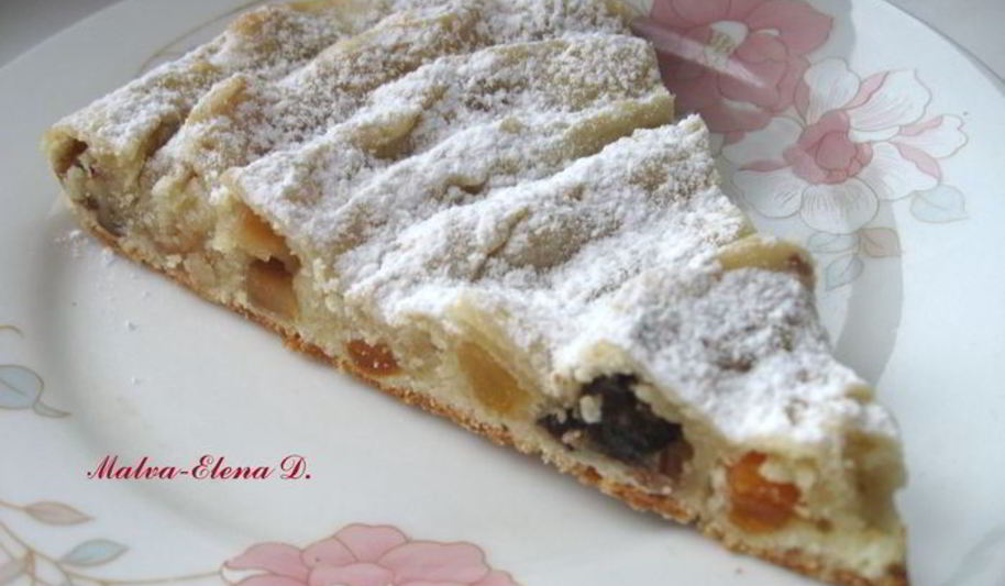 Рецепт кольцевого пирога с айвой, сухофруктами и орехами