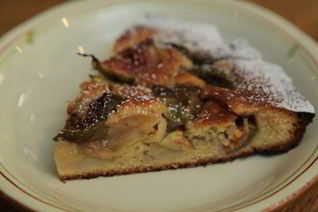 Легкий пирог с бананами и инжиром