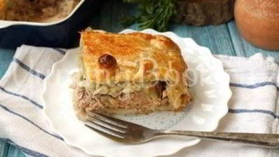 мясной пирог из слоеного теста
