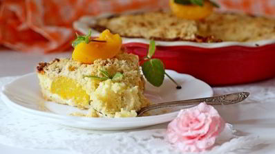 насыпной пирог с персиками