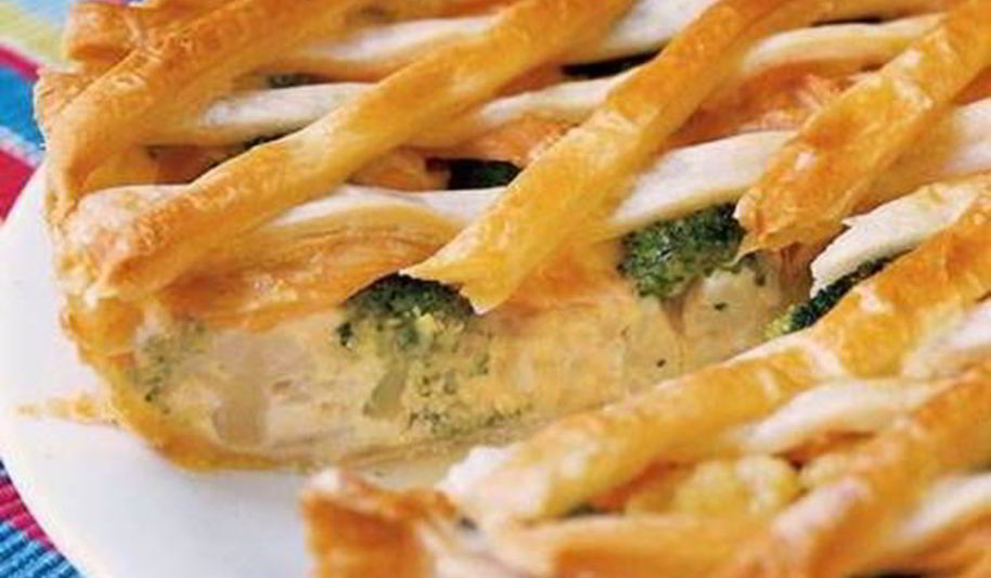 Рецепт пирога из брокколи и цветной капусты с копченой семгой