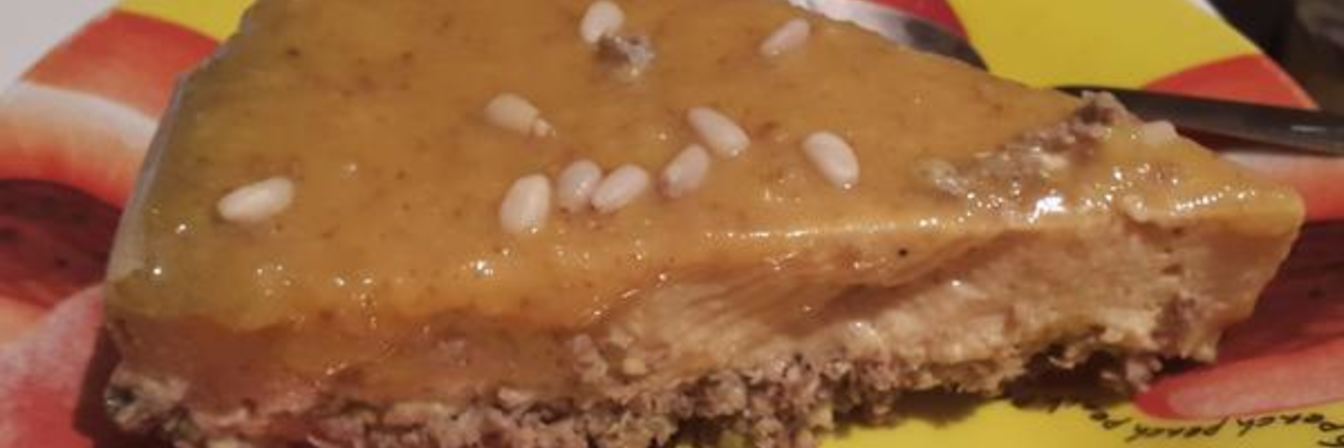 Пирог из хурмы с мандариновой карамелью