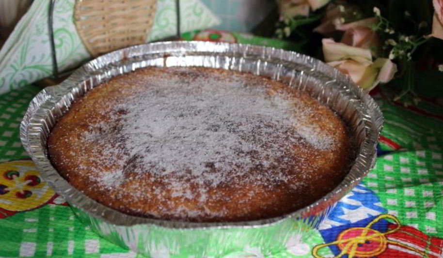 Рецепт пирога из кукурузной муки со сливами