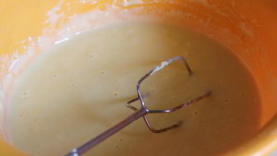 пирог из кукурузной муки со сливами