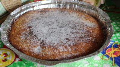 пирог из кукурузной муки со сливами