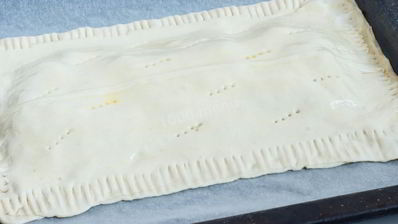 пирог из слоеного теста с грибами