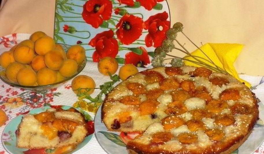 Рецепт пирога с абрикосами и черешней