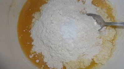 пирог с абрикосами и черешней