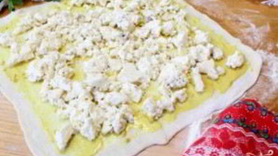 пирог с брынзой из слоеного теста