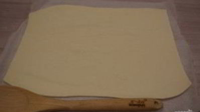 пирог с черникой из слоеного дрожжевого теста