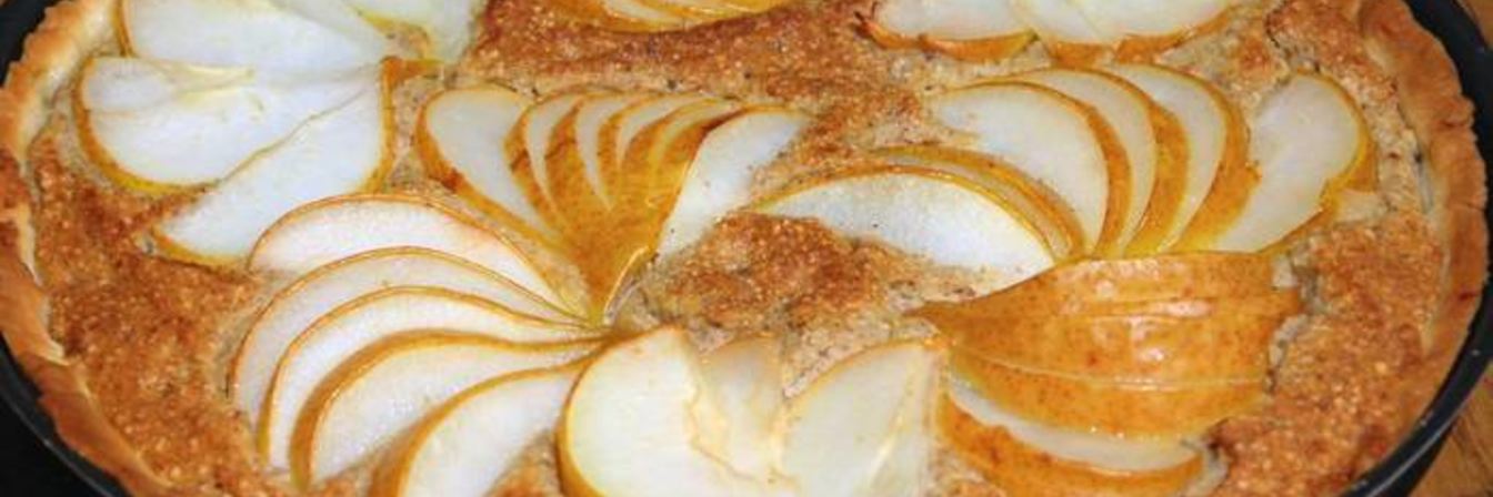 Пирог с грушами и марципаном