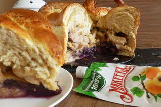 Пирог с курицей и черникой