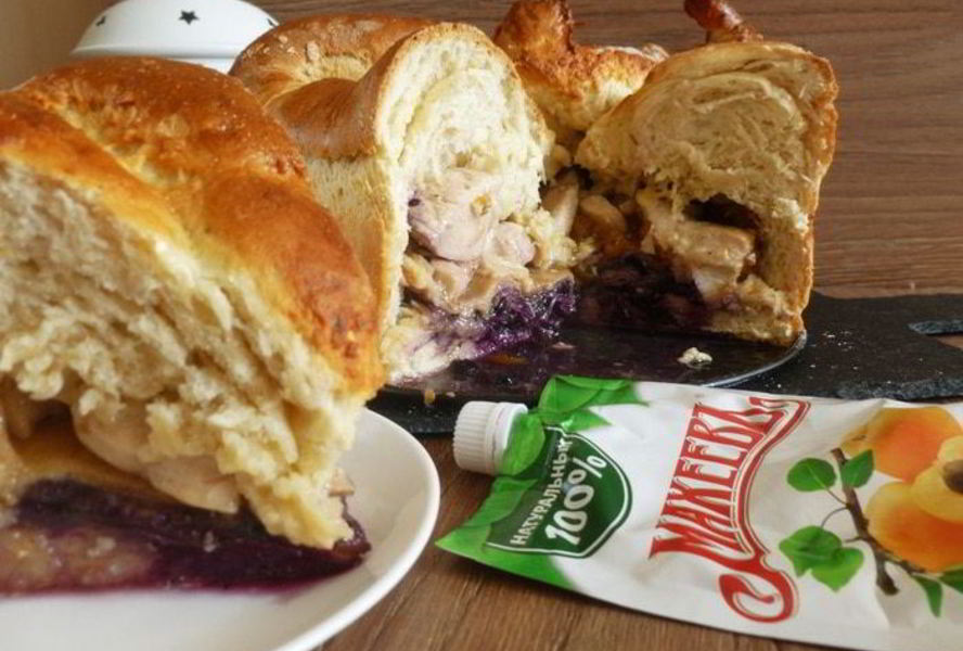 Пирог с курицей и черникой