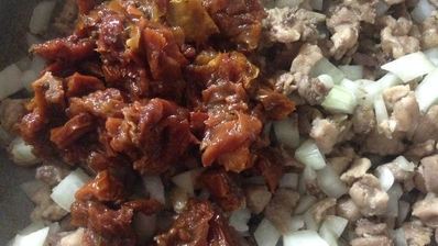 пирог с курицей и вялеными помидорами