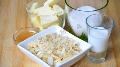 пирог с миндальными лепестками