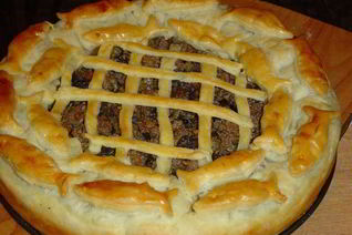 Пирог с мясом и грибами