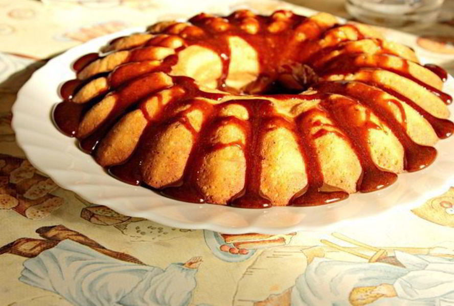 Пирог с полентой и фисташками на йогурте