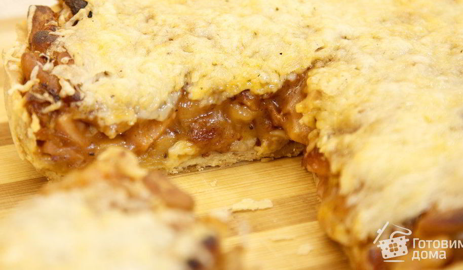 Рецепт пирога с сосисками, беконом и фасолью