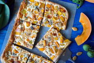 Пирог с тыквой и голубым сыром