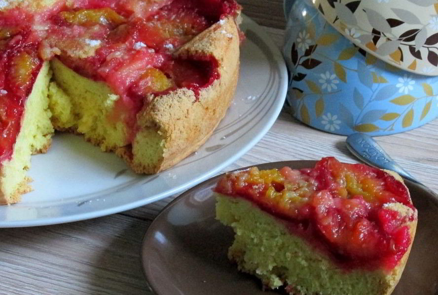 Пирог со сливами