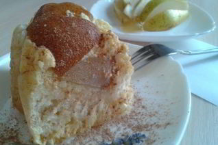 Пирог творожный с ванильной грушей