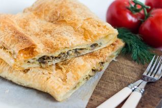 Пироги из слоеного теста