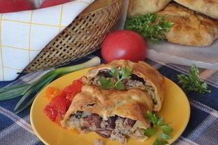 Пироги с мясом, капустой и фасолью