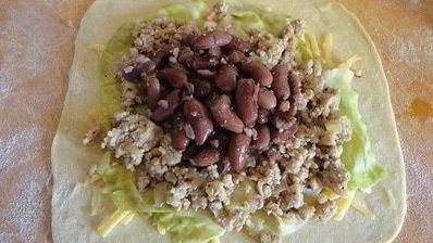 пироги с мясом, капустой и фасолью