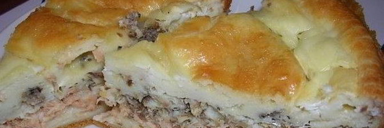 Простой и бюджетный пирог с рыбой