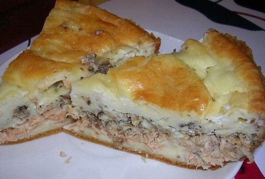 Простой и бюджетный пирог с рыбой