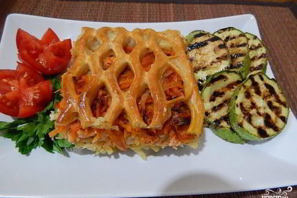 Слоеный пирог с красной рыбой