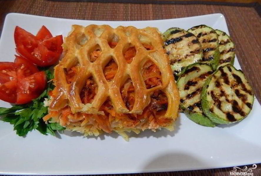 Слоеный пирог с красной рыбой