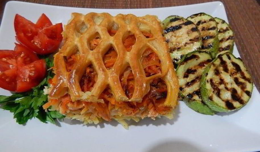 Рецепт слоеного пирога с красной рыбой