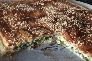 Слоеный пирог с яйцом и зеленым луком