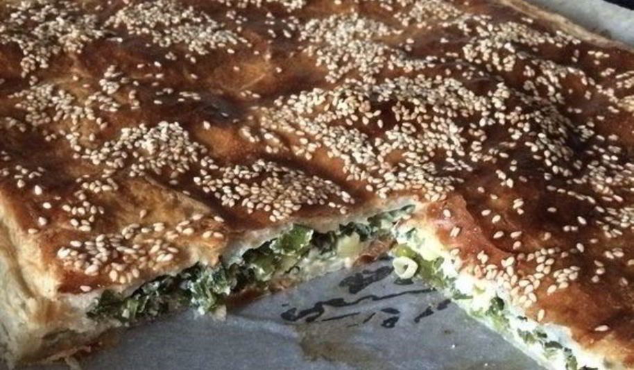 Рецепт слоеного пирога с яйцом и зеленым луком