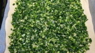 слоеный пирог с яйцом и зеленым луком