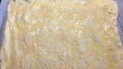 слоеный пирог с яйцом и зеленым луком