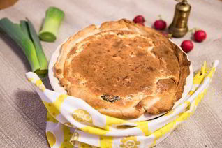 Сырный пирог с красной рыбой