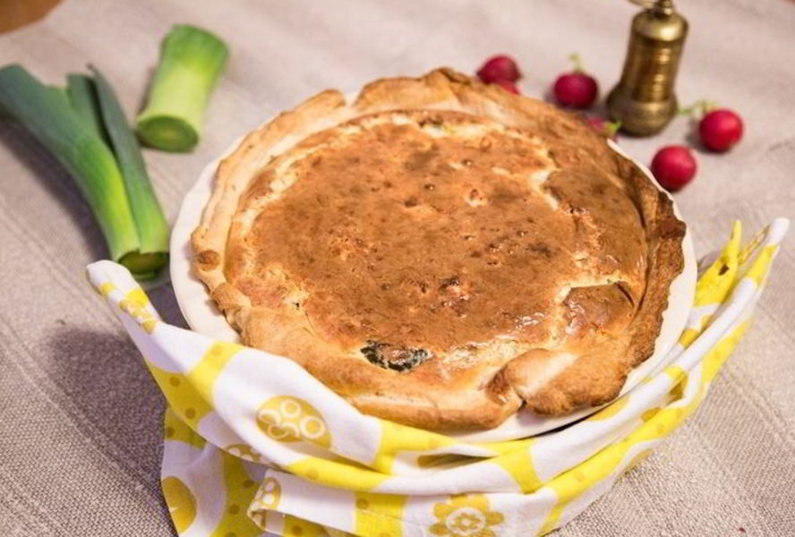 Сырный пирог с красной рыбой