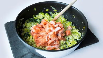 сырный пирог с красной рыбой