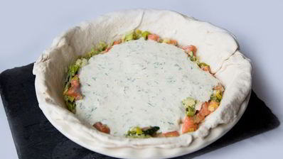 сырный пирог с красной рыбой