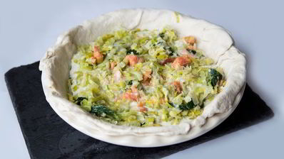 сырный пирог с красной рыбой