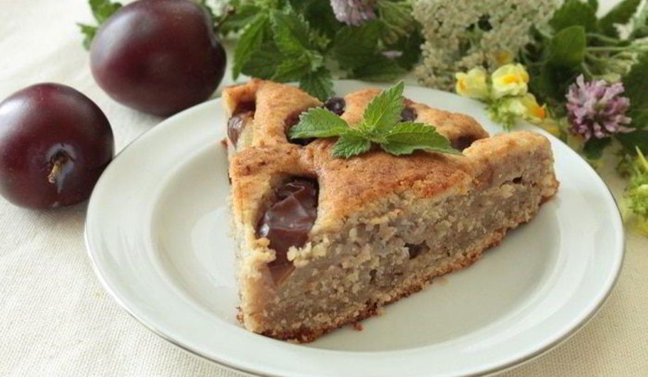 Рецепт творожно-орехового пирог со сливами