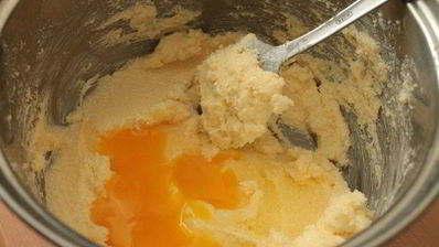 творожно-ореховый пирог со сливами